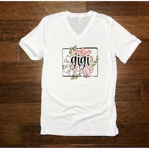 花柄VネックコットンTシャツ：レディース春ファッション