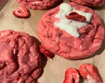 Pack Of 5 Strawberry Cookie —Icing Cookies,  Dessert—Strawberry Crunch- Softed Baked Cookies— Baked Goods — Wholesale Cookies-  Des