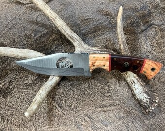 Hand Forged Damascus Steel Hunting Knife with Custom Kneeling Cowboy Blade