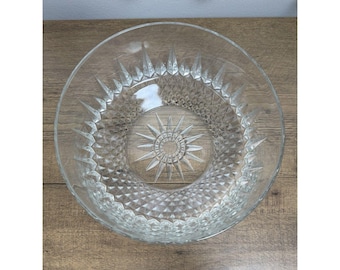 Vintage Arcoroc USA Diamant Starburst 9-inch Clear Glass Serving Bowl