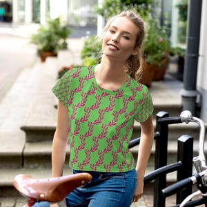 Mantis Print Crop Tee, Pink Summer Top, Trendy Sublimation T-shirt