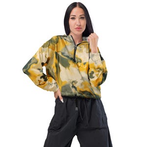 Chic Yellow Liquid Print Cropped Windbreaker | Fun Abstract Women&#39;s Jacket for Activewear