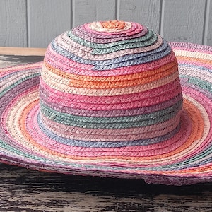 Vintage WIDE BRIM Multicolored Sun Hat Straw Hat BEACHWEAR