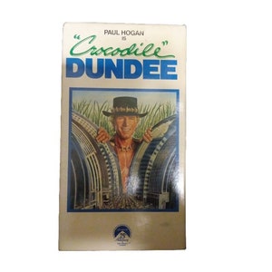 Crocodile Dundee 1987 VHS Paul Hogan- Paramount