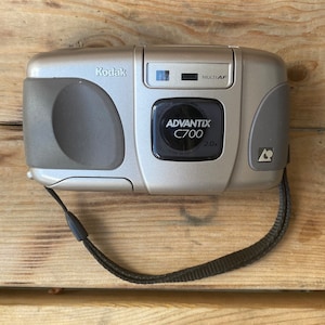 Kodak Advantix C700 Zoom APS Point & Shoot Film Camera With Film And Case