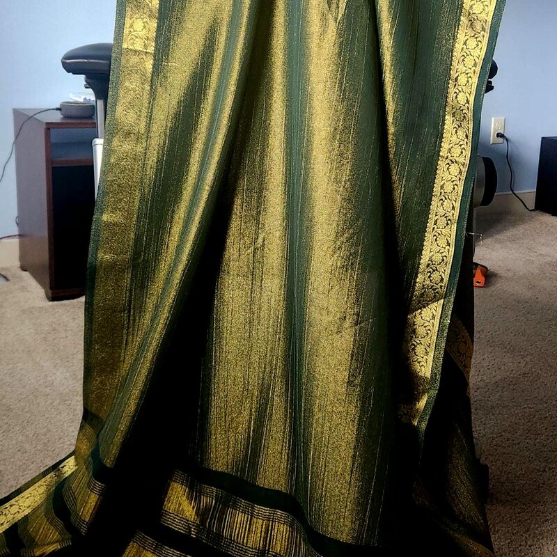 KSS320 Semi Silk Arani Pattu Saree w/ Stitched Blouse In Purple w/ Pink Border. Fall Peco done. Stitched blouse size: 38 to 46.