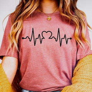 Koszulka z napisem EKG Heart, Koszulka z napisem ECG Heart, Koszulka walentynkowa pielęgniarki kardiologicznej, Prezent walentynkowy dla kardiologa, Koszulka EKG z sercem, Minimalistyczna koszulka walentynkowa