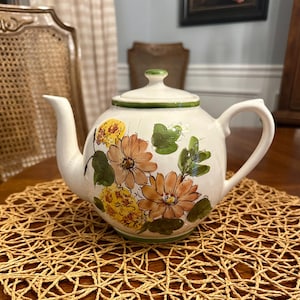 Vintage Handpainted Flower Teapot With Lid/Daisy Green, White & Yellow Kitchen Pot/Flower Ceramic Teakettle/Floral Lidded Boiler/MCM Kitchen