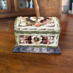 Vintage Floral Trinket Box, Small Decorative Jewelry Box, Hand-Painted Keepsake Box, Cottagecore Decor, Shabby Chic Resin Treasure Chest