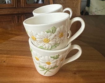 Set of 4 Vintage Daisy Mugs, Floral Coffee Cups, Cottagecore Kitchen Decor, Retro Ceramic Mug Set, Farmhouse Tea Cups, Metlox Daisy Mug Set