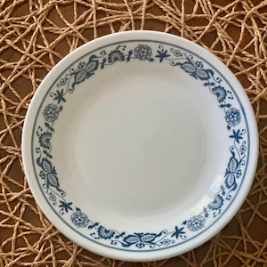 Vintage Set of 3 Corelle by Corning Vitrelle Bread and Butter Saucers- Old Town Blue Small Plates-Onion Blue and White Border Everyday China