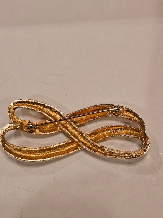 MONET  gold tone double infinity - image 3