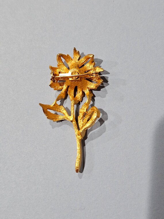 VINTAGE gold tone flower pin - image 3