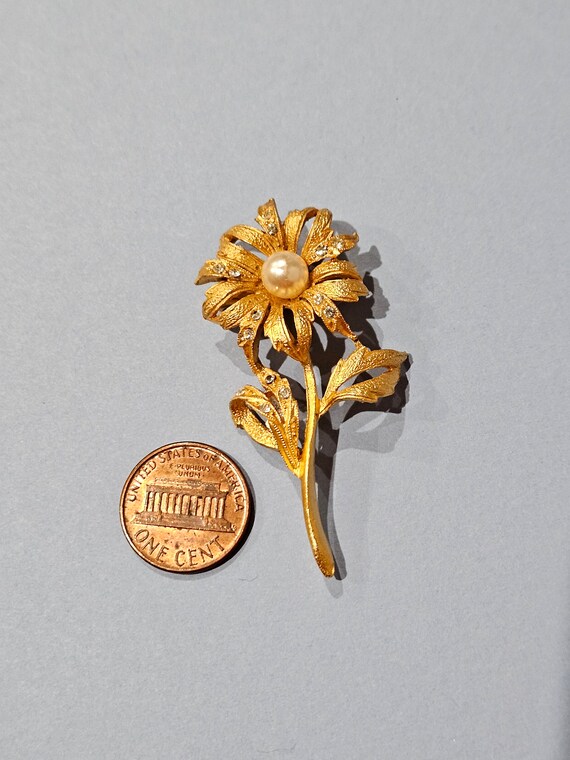 VINTAGE gold tone flower pin - image 2