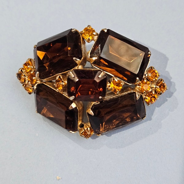 LA REL Cognac and amber gold town pin