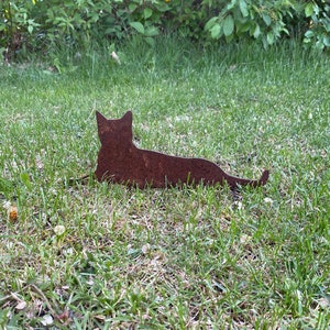 Charming Rustic Metal Cat Garden Sculpture: Weathered Feline Outdoor Decor
