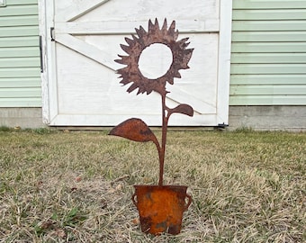 Rustic Metal Sunflower Decor Outdoor and Lawn Rusty Yard Decor - Rusty Metal Flower Stakes - Metal Yard Art Metal Flower Plant - Rusty Lawn