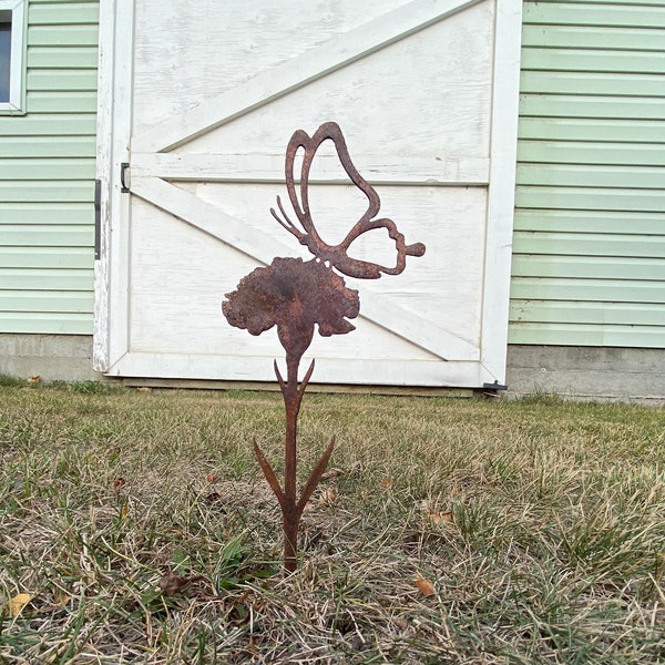 Metal Flower with Butterfly: Whimsical Garden Decor - Rusty Metal Flower Stakes - Metal Butterfly Metal Flower Plant - Rusty Lawn Creations