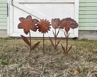 Rusty Garden Art Flowers Rusty Metal Flower Stakes - Metal Yard Art - Metal Flower Plant - Bouquet Garden Flower Decor Floral Decor