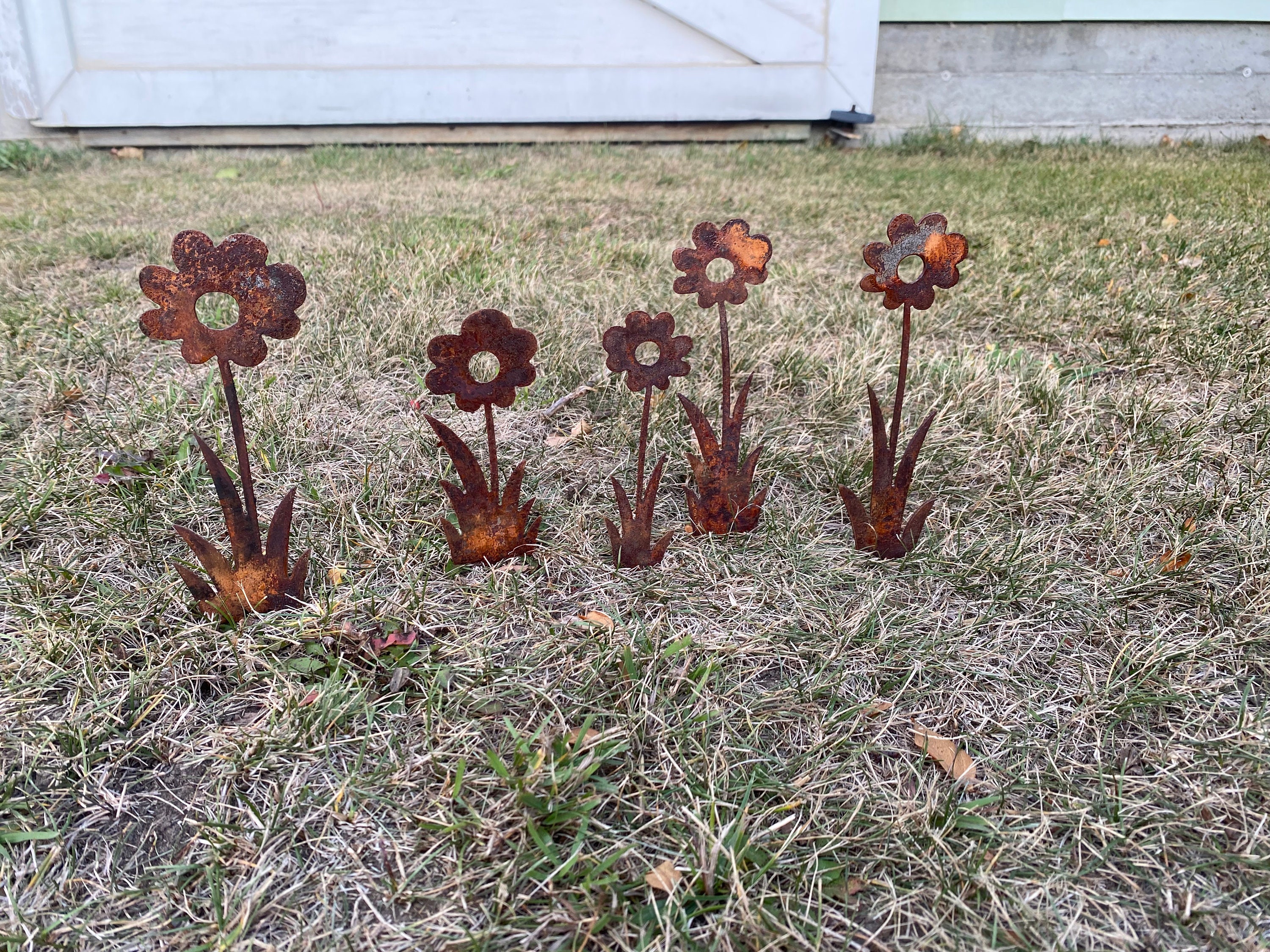 Rusty Flower Bouquet Garden Art Flowers Rusty Metal Flower Stakes ...