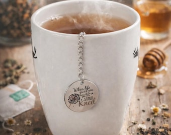Inspirierender Tee Infuser Anhänger | Edelstahl-Teekugel, graviertes Glaube-Zitat-Accessoire