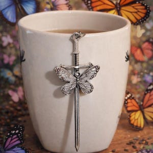 Butterfly sword tea ball infuser tea steeper strainer