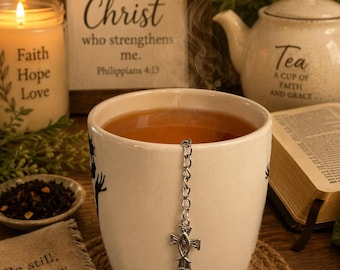 Infusor de té con cruz cristiana / Colador de té de acero inoxidable para hojas sueltas / Accesorio de té inspirado en la fe / Regalo religioso para amantes del té / Brocheta bíblica