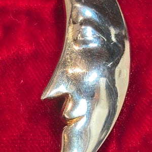 Crescent Goldtone Moon Pin/ Brooch 2 1/8”