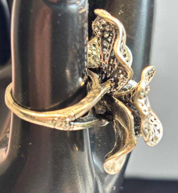FOSSIL Silvertone Orchid Statement Ring, Size 7 - image 6
