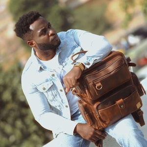 Lederrucksack für Herren - Handgefertigter Rucksack, Laptop- und Wander-Rucksack, Weekender-Rucksack mit mehreren Fächern, MacBook und Reisetasche