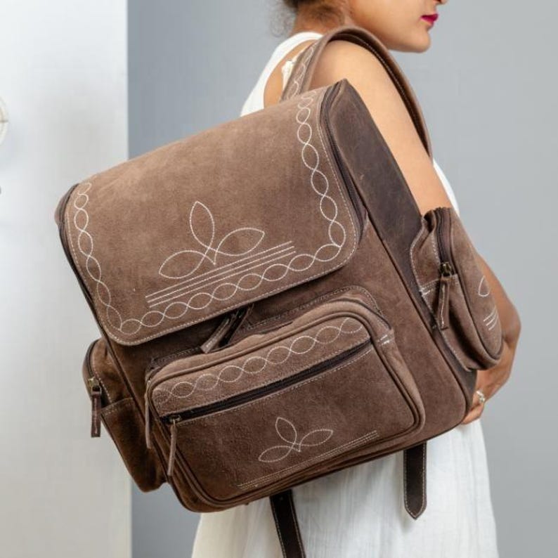 Mochila artesanal em couro camurça com costura à mão | Mochila estilo faroeste imagem 9