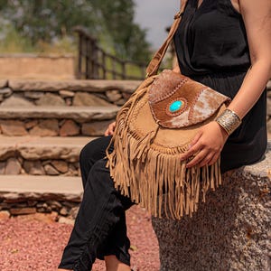 Sac à main en daim à franges avec pierres précieuses, sac à main en cuir fait main à franges - Sac à bandoulière de style bohème occidental - Accessoire de festival et de tous les jours