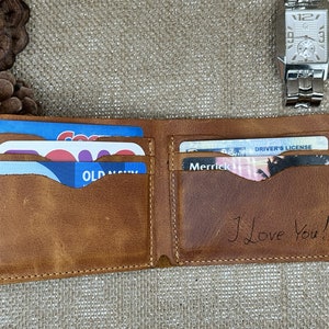 Cartera de cuero escrita a mano, cartera de escritura a mano para él, cartera plegable de cuero, mensaje de nombre grabado con láser, regalos del Día del Padre, regalo para él