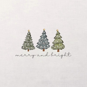 Może przedstawiać: Haftowany wzór z trzema choinkami w odcieniach zieleni i błękitu, każda ze złotą gwiazdą i białymi światełkami. Poniżej drzewek napis „merry and bright” w ozdobnej czcionce na białym tle. Świąteczny motyw.