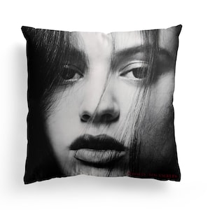ROSALIA - Los Ángeles Square Pillow