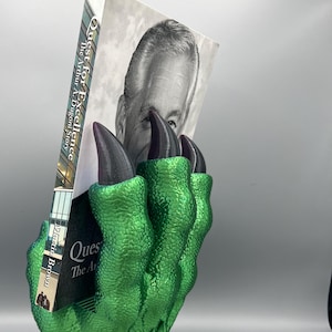 3D Printed Dragon Claw Bookholder - Book Stand - Fantasy Book Holder - Bookmark - Dragon Decor - Medieval - Book Lover Gift - DnD - Mythical