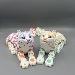 3D Printed Articulating Rainbow Snow Leopard: Fidget Toy