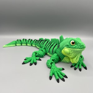 3D Printed Flexi Iguana Fidget Toy: Green Reptile Lover Gift