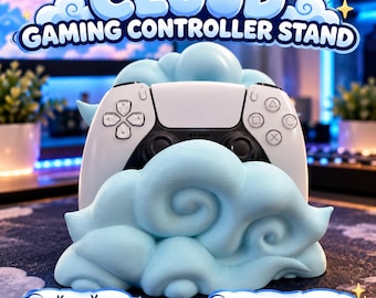 Puede incluir: Un soporte para mando de juegos en forma de nube azul claro que sostiene un mando blanco y negro. El texto CLOUD GAMING CONTROLLER STAND aparece arriba, con Keeps Your Controller Ready y Cute Functional Unique debajo.