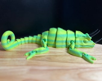 角のあるカメレオンフレックストイ：3Dプリントされた爬虫類のフィ