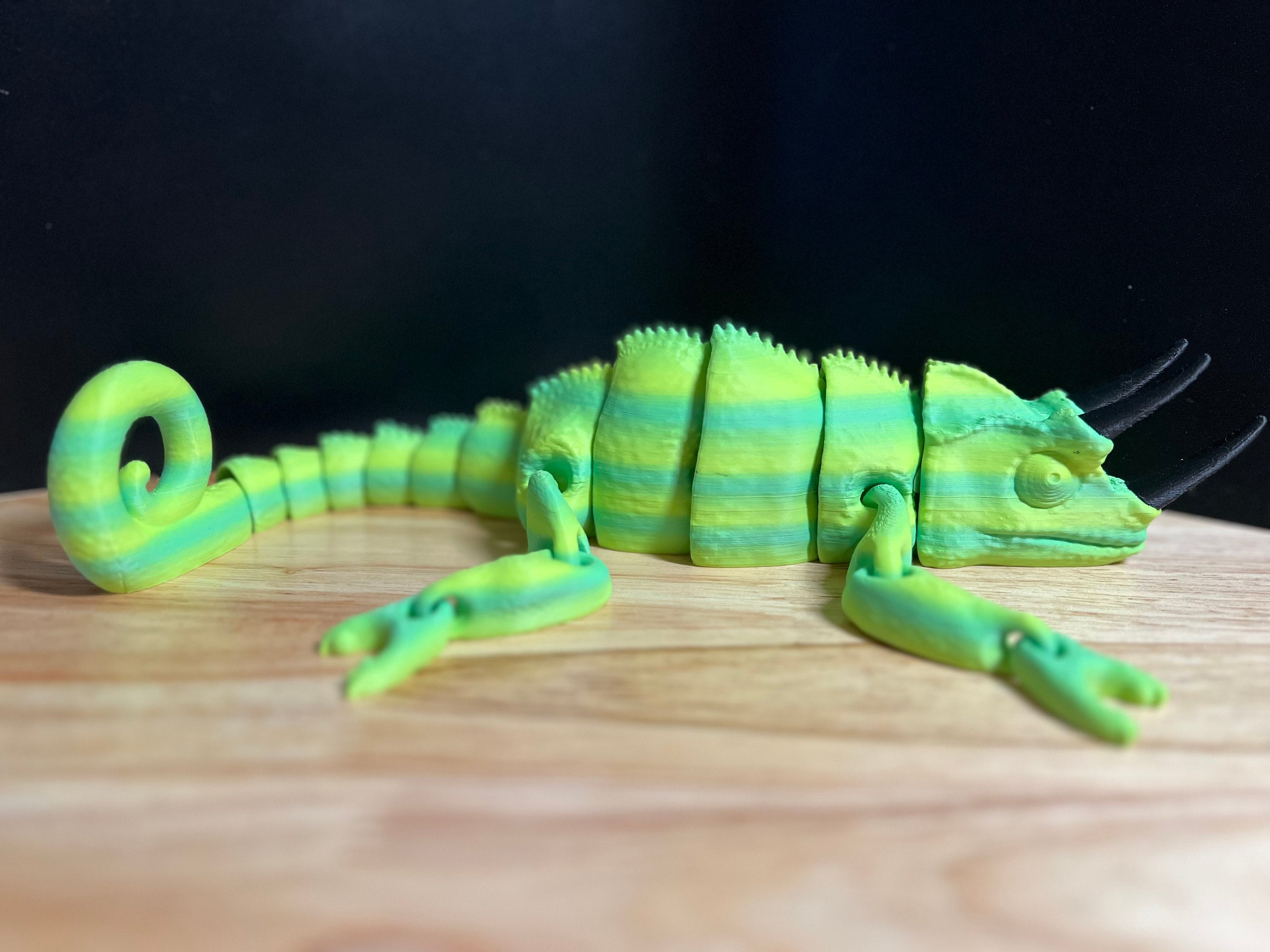 Articulated 3D Printed Chameleon Toy - 23cm Bendable Gecko For Fidgeting, Wall Climber, Stress Relief & Desk Decor