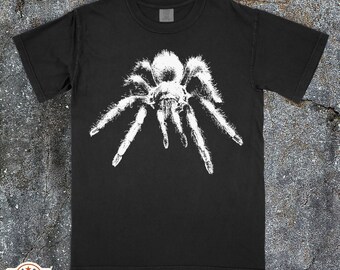 Retro Tarantula, Halloween Spider, Tarantula, Vintage Halloween Spooky Tee, Halloween Y2K, Tarantula Mom Gift, Spider Dad, Gifts For Him Her