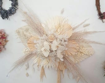 ニュートラルカラーのドライフラワー壁掛け、保存された永遠の花の背景