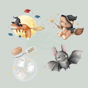 Könnte beinhalten: Eine skurrile Illustration mit einem Fuchs und einem Teddybären, beide mit Hexenhüten und auf Besen reitend. Eine Fledermaus fliegt in der Nähe, und ein Glas enthält drei Geisterfiguren. Das Wort "BOO" steht auf einem Etikett.