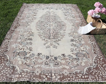 Tappeto turco vintage, grande, 1,85 x 2,84 m, tinta unita marrone e bianca.