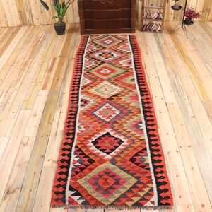 トルコ製キリムラグ 3.2x10.4フィート (99 x 317 cm)、レッドパッチワークヴィンテージラグ