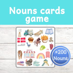Może przedstawiać: Akwarelowa ilustracja gry w karty z rzeczownikami. Obraz przedstawia różne obiekty, takie jak ciężarówka, łóżko i tygrys. Tekst "Nouns cards game" znajduje się na górze, z niebieskim okręgiem wskazującym "+200 Nouns".