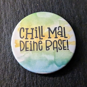 Spruch "Chill mal deine Base!" als Button, Kühlschrankmagnet, Taschenspiegel, Flaschenöffner, mit Saugnapf oder Kroko-Clip ~ Größe: 38/59mm