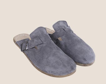 Sandalias tipo zueco de ante gris hechas a mano: mulas de cuero descalzas