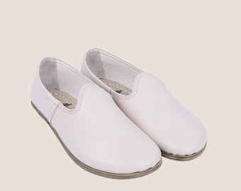 Scarpe yemenite fatte a mano in pelle color crema: Barefoot Slip-Ons